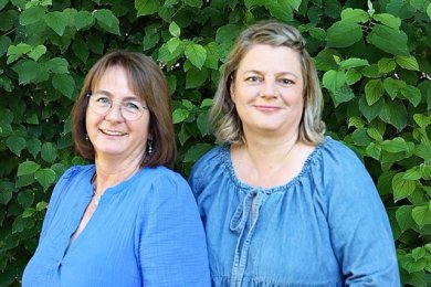 Verwaltungsangestellte Monika Mennle und Bettina Holzer